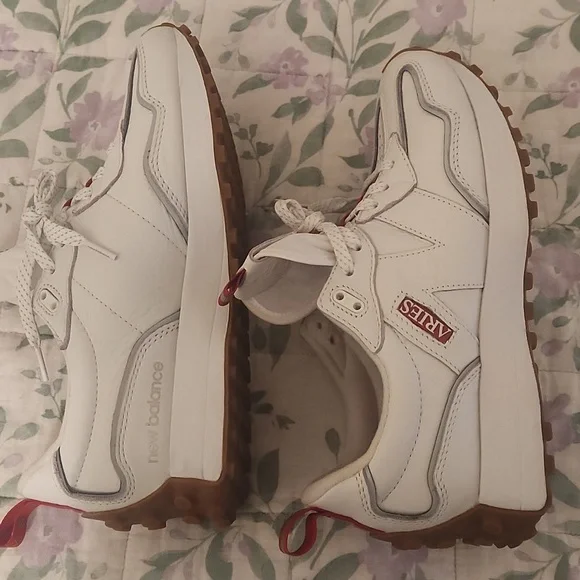 New Balance 327 Aries NWT - Picture 8 of 8